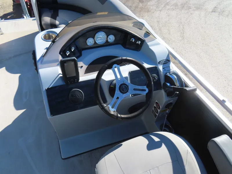 Slide: The Image of Crestliner 220 RALLY 2019 - 16