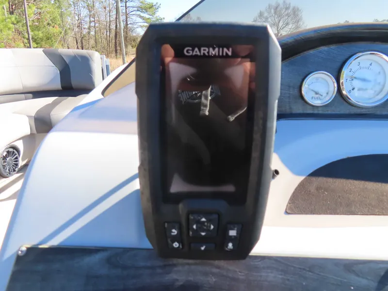 Slide: The Image of Crestliner 220 RALLY 2019 - 20