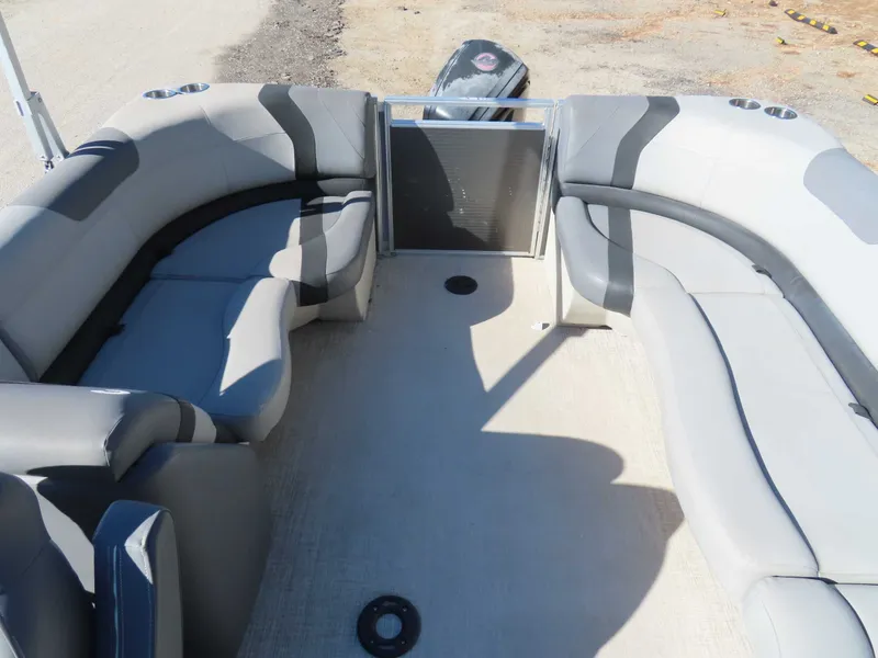 Slide: The Image of Crestliner 220 RALLY 2019 - 24