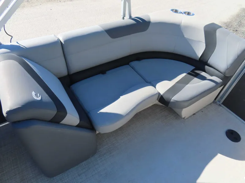 Slide: The Image of Crestliner 220 RALLY 2019 - 25