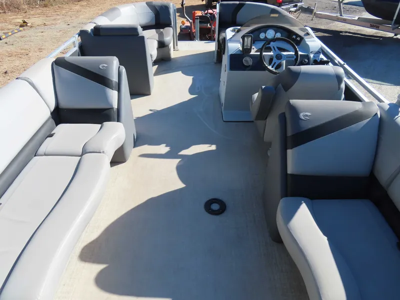 Slide: The Image of Crestliner 220 RALLY 2019 - 27