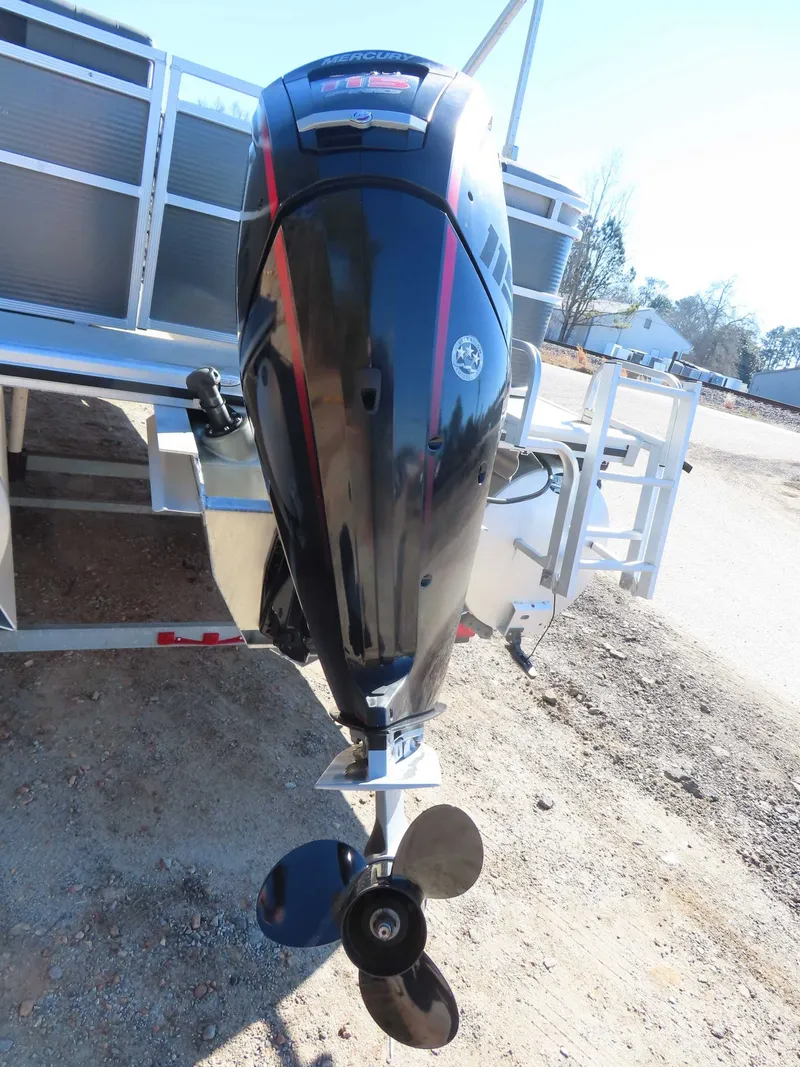 Slide: The Image of Crestliner 220 RALLY 2019 - 3