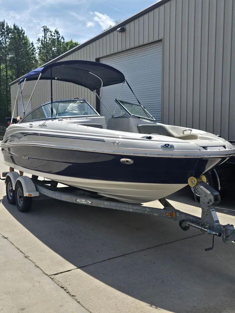 The Image of Sea Ray 200 Sundeck 2006 - 0