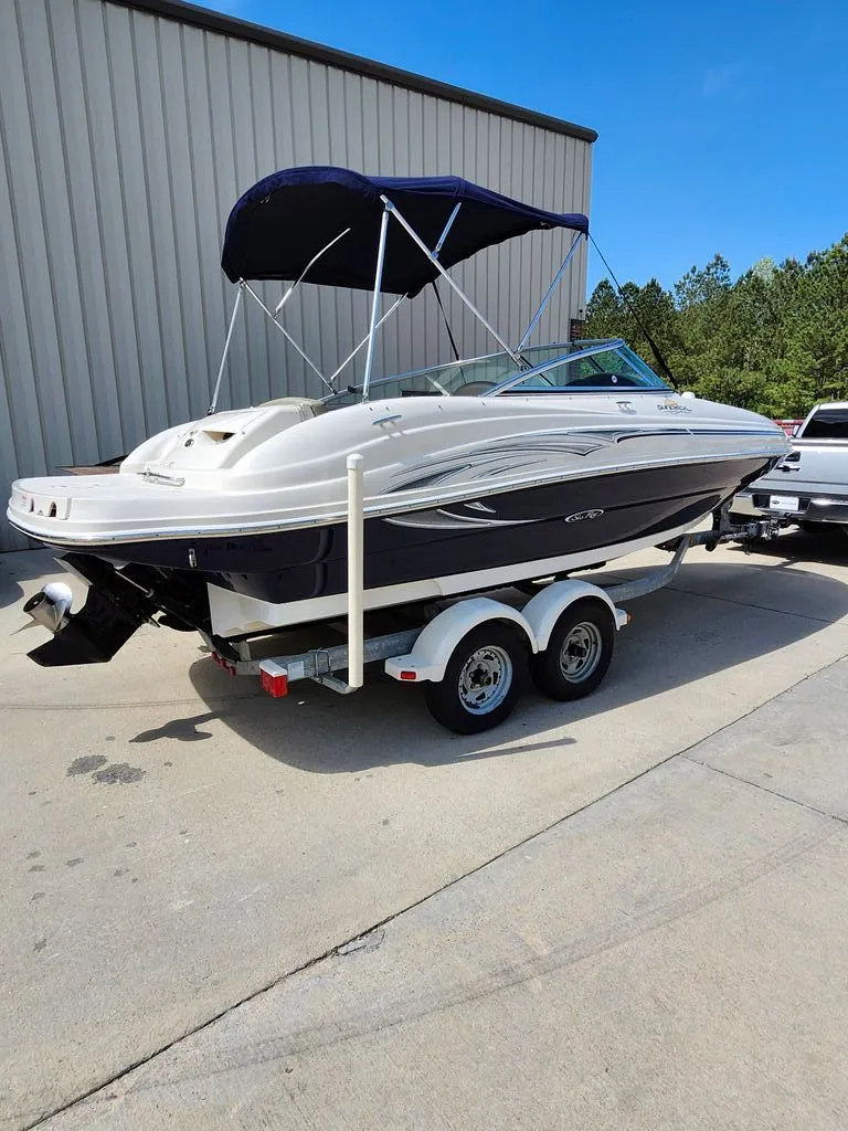 Slide: The Image of Sea Ray 200 Sundeck 2006 - 14
