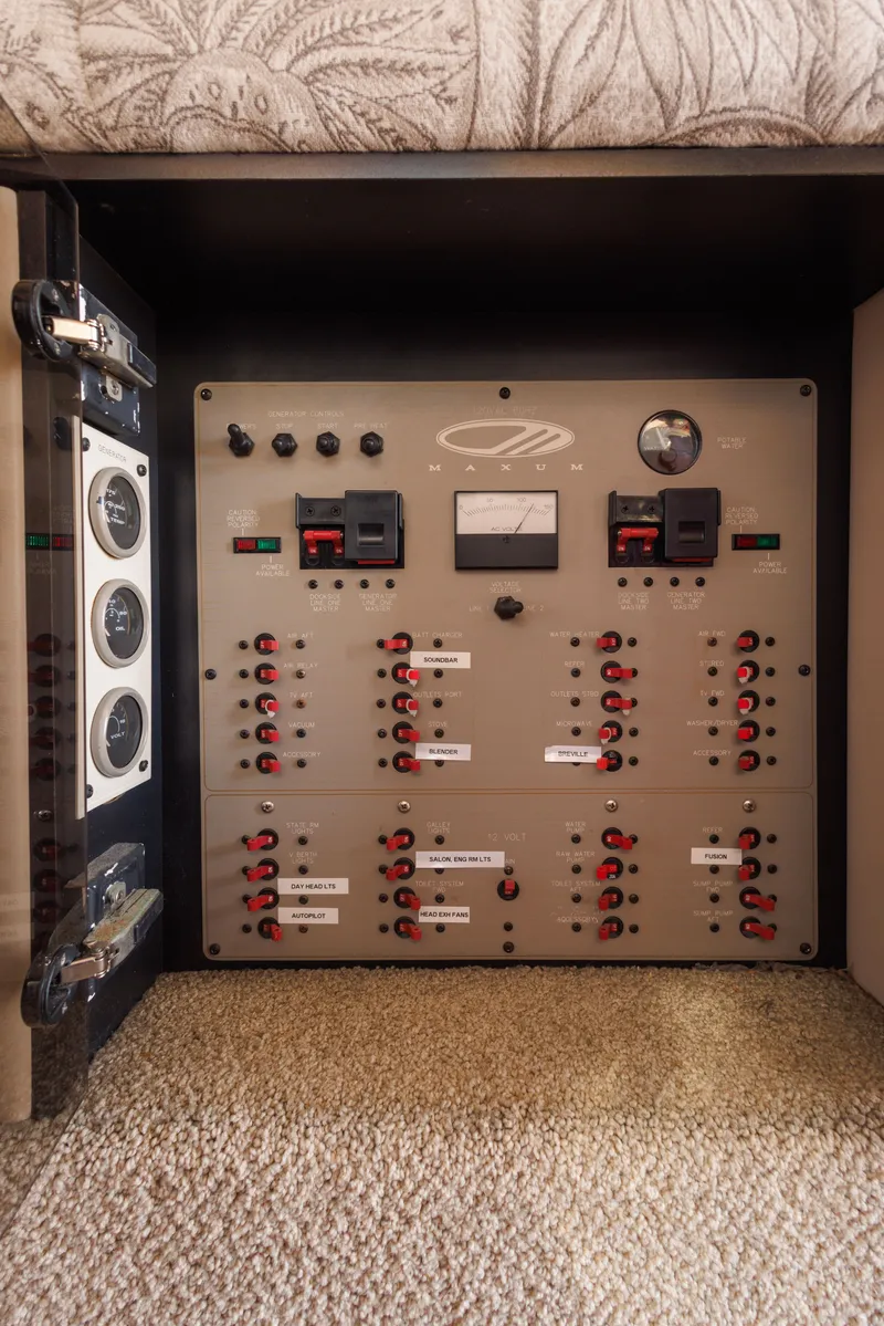 Slide: The Image of Maxum 4600 SCB 1997 - 70