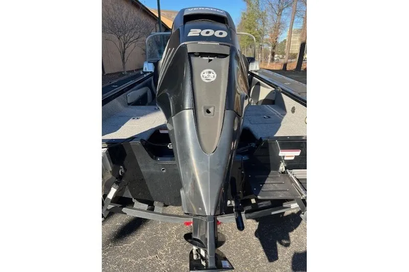 Slide: The Image of 2018 Tracker Targa 1900 boat with powerful 200 horsepower outboard motor. - 17