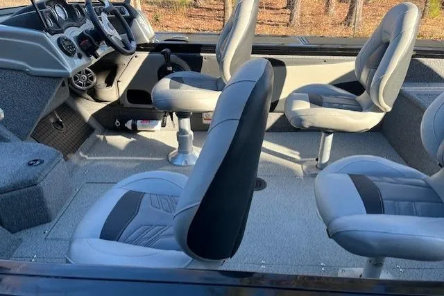 Slide: The Image of Interior of a 2018 Tracker Targa 1900 boat with four gray seats. - 19