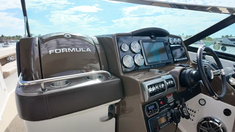 Slide: The Image of Formula 350 CBR 2016 - 16