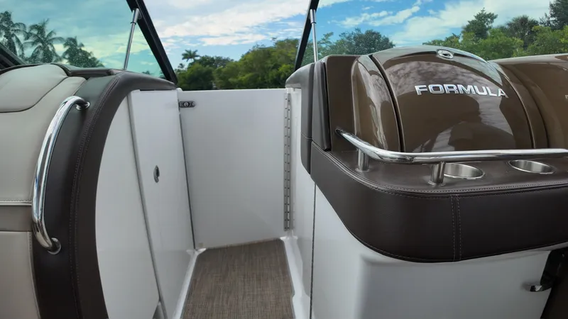 Slide: The Image of Formula 350 CBR 2016 - 28