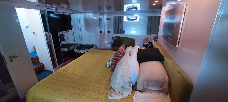 Slide: The Image of Versilcraft Challenger Motor Yacht 1990 - 50