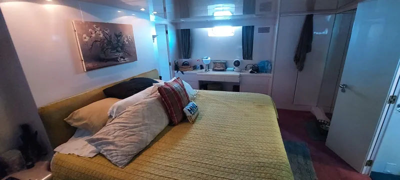 Slide: The Image of Versilcraft Challenger Motor Yacht 1990 - 51