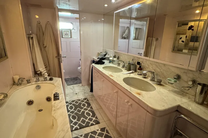 Slide: The Image of Versilcraft Challenger Motor Yacht 1990 - 55