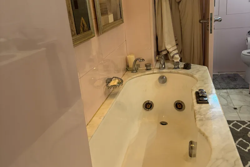 Slide: The Image of Versilcraft Challenger Motor Yacht 1990 - 57