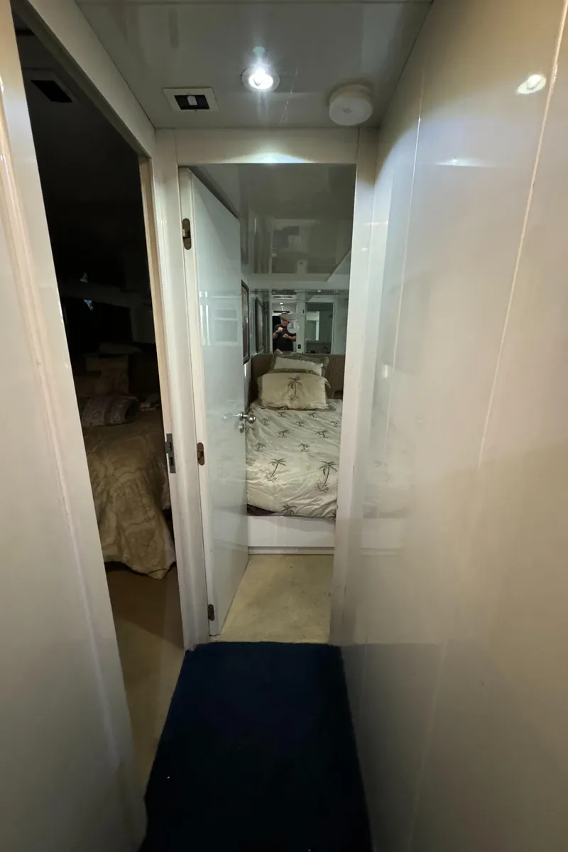 Slide: The Image of Versilcraft Challenger Motor Yacht 1990 - 64