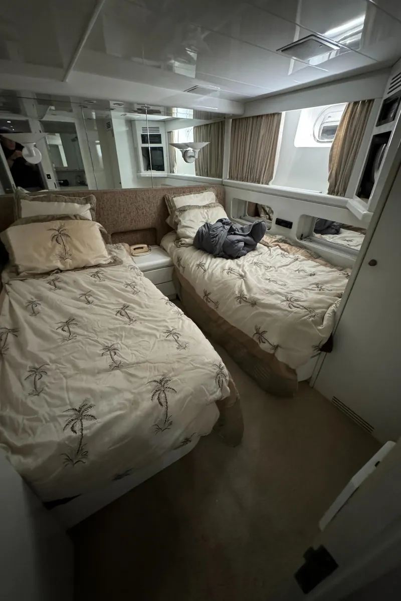 Slide: The Image of Versilcraft Challenger Motor Yacht 1990 - 65