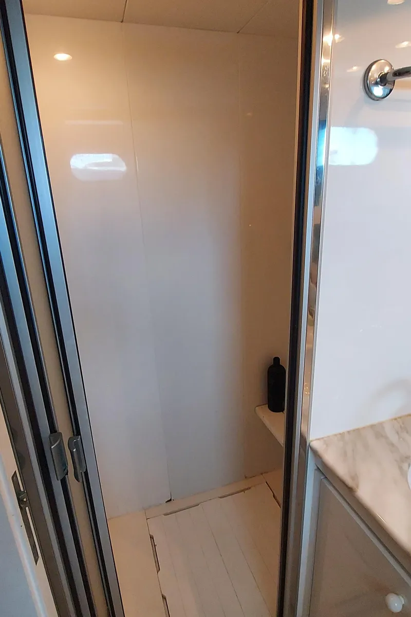 Slide: The Image of Versilcraft Challenger Motor Yacht 1990 - 70