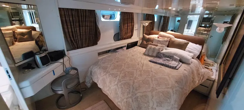 Slide: The Image of Versilcraft Challenger Motor Yacht 1990 - 71