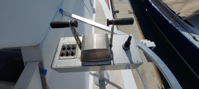 Slide: The Image of Versilcraft Challenger Motor Yacht 1990 - 80