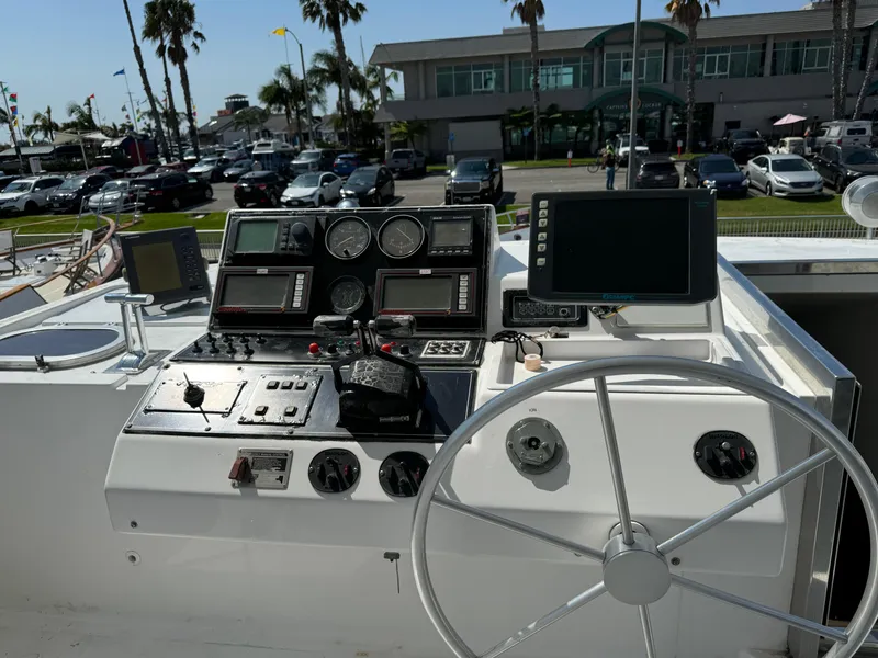 Slide: The Image of Versilcraft Challenger Motor Yacht 1990 - 82