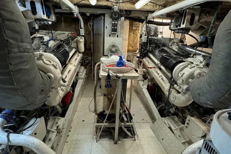 Slide: The Image of Versilcraft Challenger Motor Yacht 1990 - 90