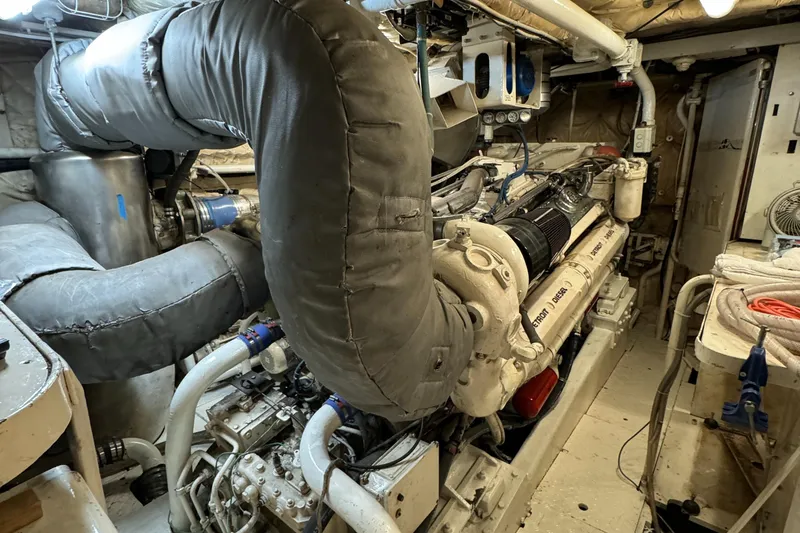 Slide: The Image of Versilcraft Challenger Motor Yacht 1990 - 91