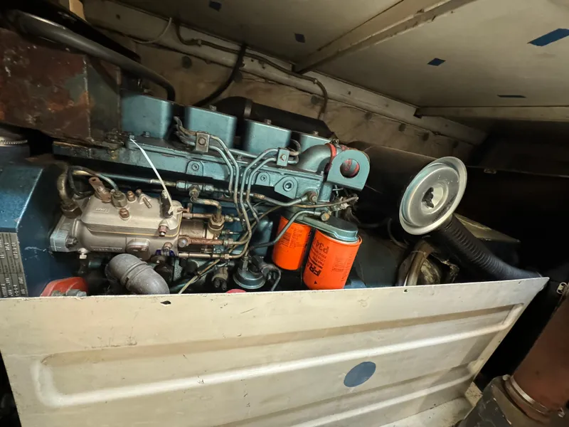 Slide: The Image of Versilcraft Challenger Motor Yacht 1990 - 98