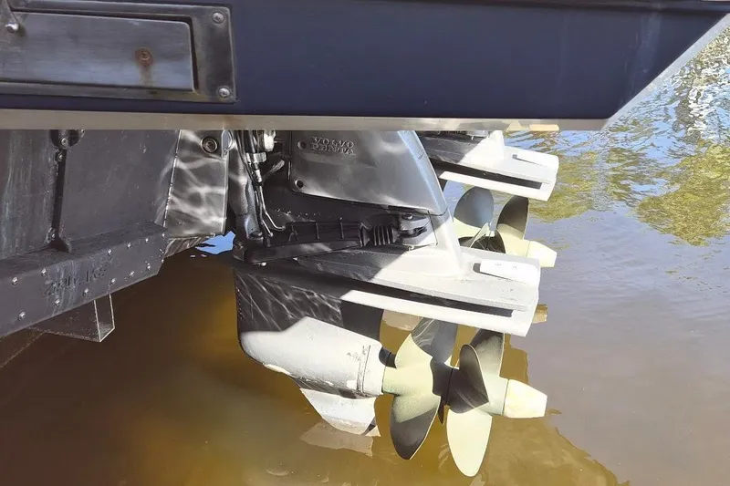 Slide: The Image of Azimut 36 yacht's Volvo Penta propellers in water, 2013 model. - 19