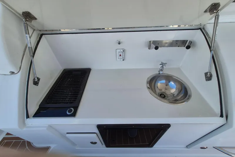 Slide: The Image of Outdoor kitchenette on 2003 Navigator Californian Veneti yacht with sink and grill. - 14