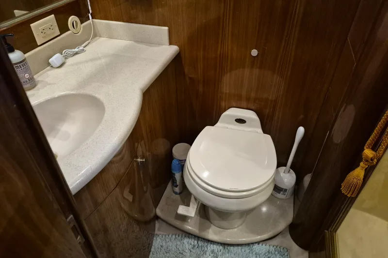 Slide: The Image of Bathroom in a 2003 Navigator Californian Veneti yacht. - 31