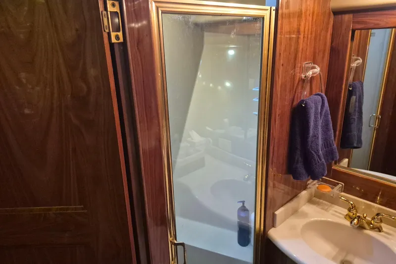 Slide: The Image of Luxurious bathroom in Navigator Californian Veneti 2003 yacht. - 43
