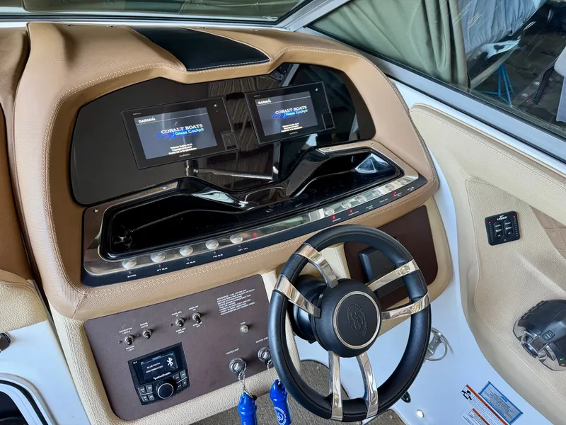 Slide: The Image of Cobalt R35 2018 - 24