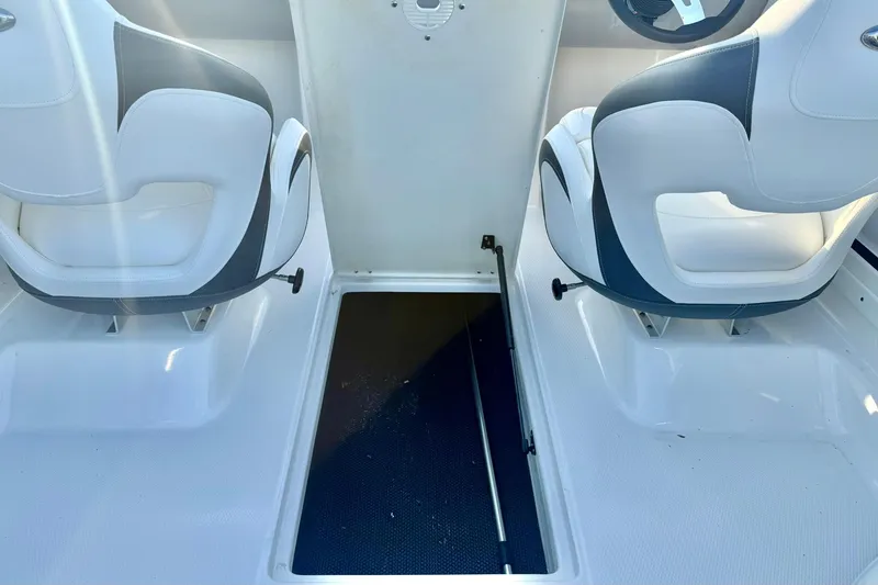 Slide: The Image of 2024 Chaparral 19 SSi OB boat interior with white and black seating. - 34