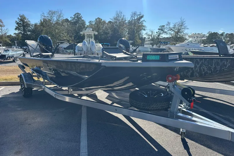 The Image of 2026 Avid 18 Commander boat on trailer outdoors. - 0