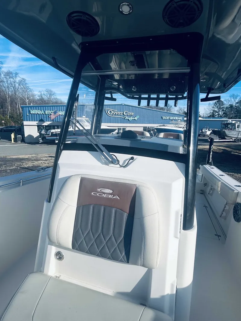 Slide: The Image of Cobia 280 Center Console 2022 - 8