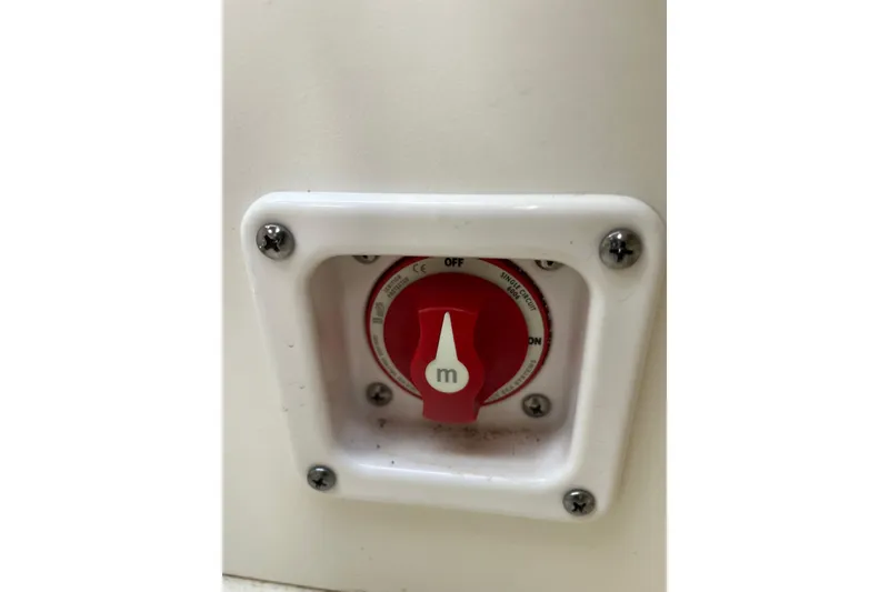 Slide: The Image of Red switch on 2020 Chaparral 21 SSi Ski & Fish boat panel. - 7