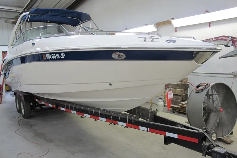 The Image of 2003 Chaparral 280 SSi boat on trailer in indoor storage facility. - 0