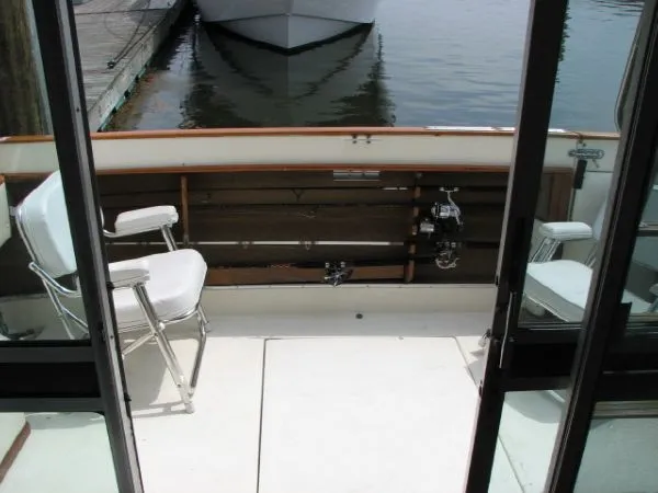 Slide: The Image of Sea Ray 34 Cabin 1984 - 10