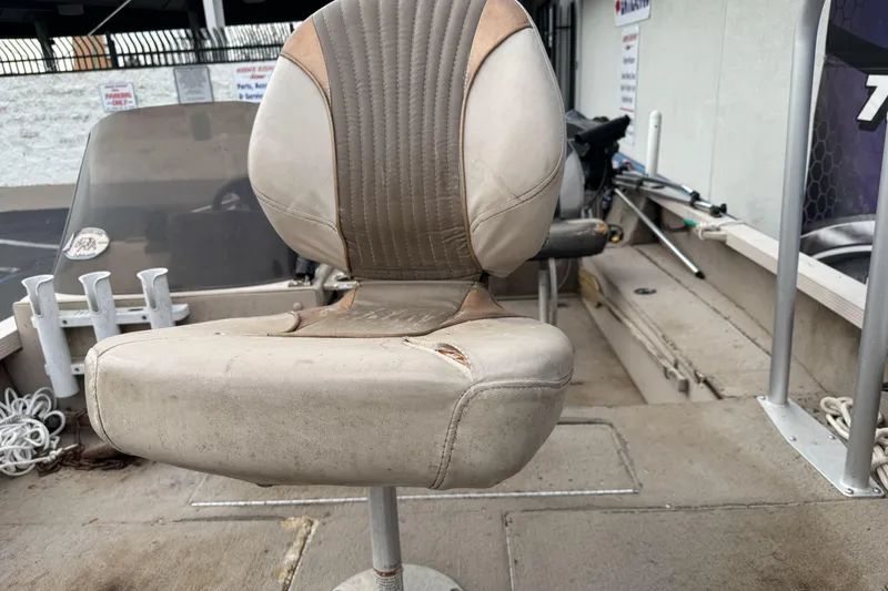 Slide: The Image of Worn seat on a 2000 Crestliner 1650 Fish Hawk boat, showing signs of use. - 12