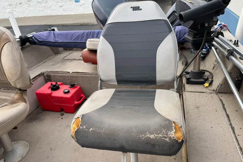 Slide: The Image of Worn seat on 2000 Crestliner 1650 Fish Hawk boat interior. - 5