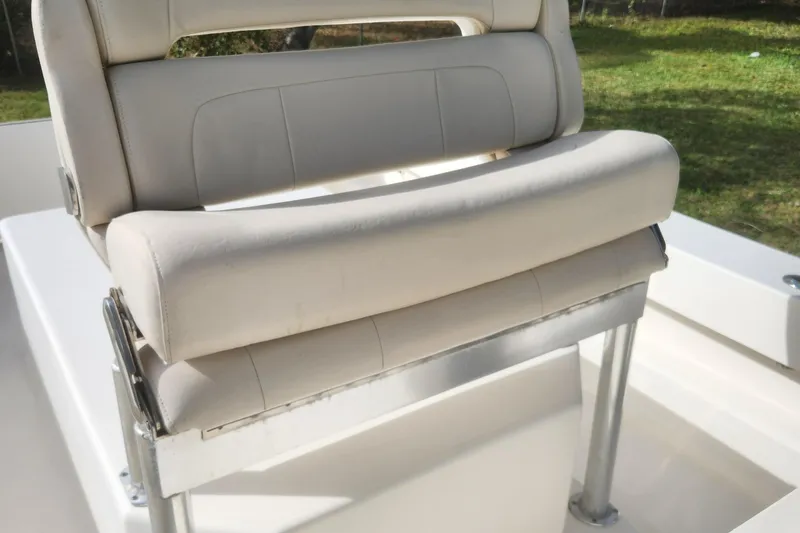 Slide: The Image of 2013 Panga Center Console boat seat with white cushioned backrest. - 15