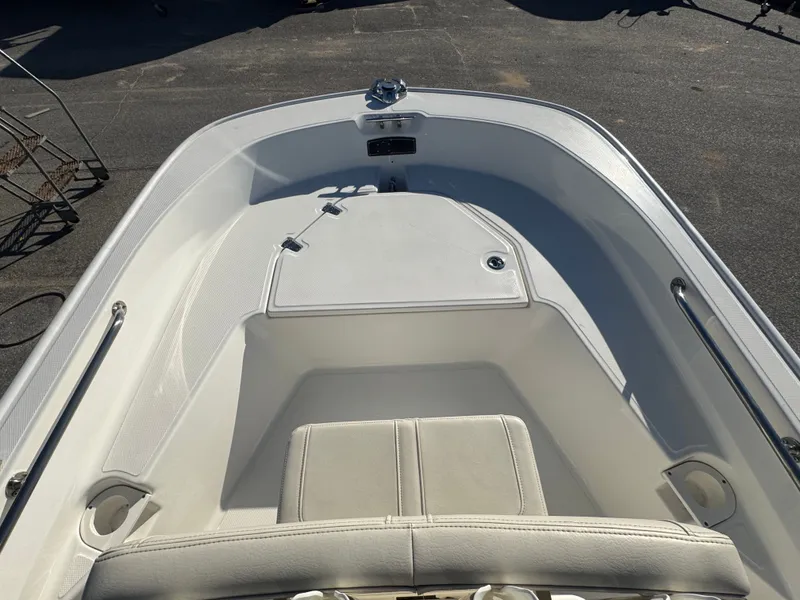 Slide: The Image of Boston Whaler 150 Montauk 2023 - 14