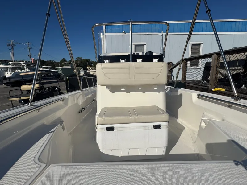 Slide: The Image of Boston Whaler 150 Montauk 2023 - 15