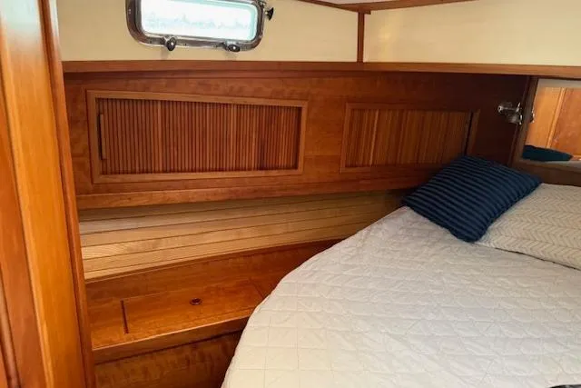 Slide: The Image of 2001 Sabreline Sedan cabin with wooden interior and cozy bed. - 39