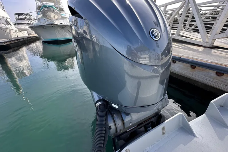 Slide: The Image of Outboard motor on a 1993 Davis Radoncraft boat docked at a marina. - 14