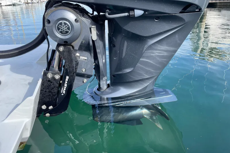 Slide: The Image of Outboard motor on a 1993 Davis Radoncraft boat in clear water. - 46