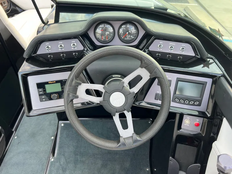 Slide: The Image of MasterCraft NXT20 2020 - 10