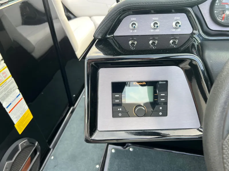 Slide: The Image of MasterCraft NXT20 2020 - 11