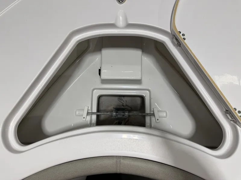 Slide: The Image of Sportsman Heritage 231 Center Console 2022 - 13