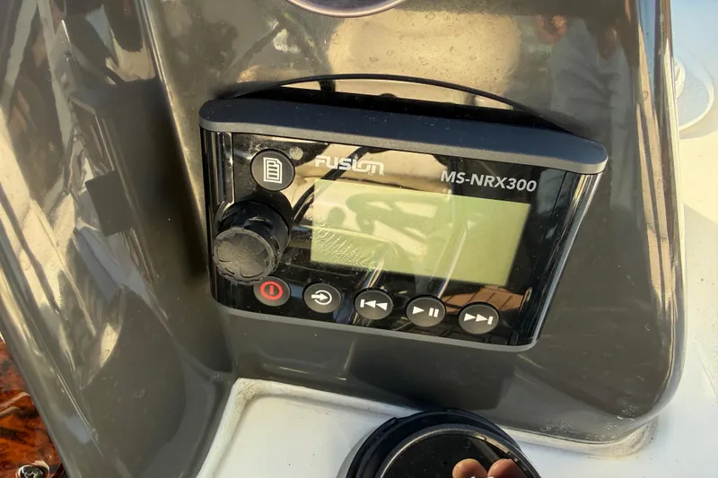 Slide: The Image of Fusion MS-NRX300 stereo system on 2006 Sea Ray 44 Sedan Bridge yacht. - 73