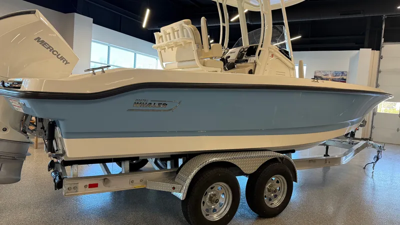 Slide: The Image of Boston Whaler 220 Dauntless 2026 - 3